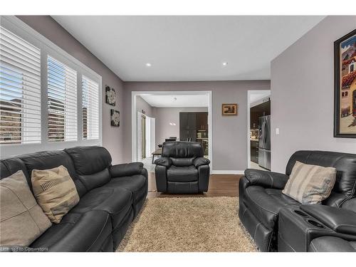 211 Vinton Road, Ancaster, ON - Indoor Photo Showing Living Room