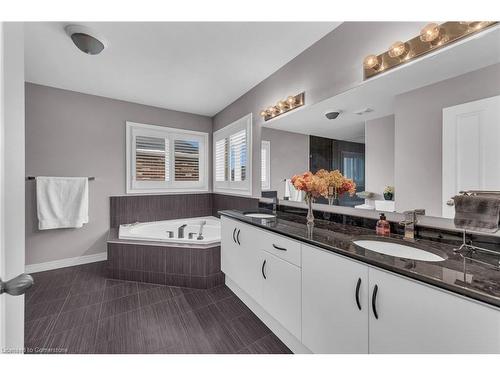 211 Vinton Road, Ancaster, ON - Indoor Photo Showing Bathroom