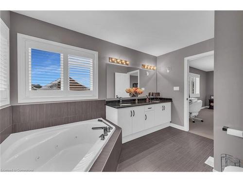 211 Vinton Road, Ancaster, ON - Indoor Photo Showing Bathroom