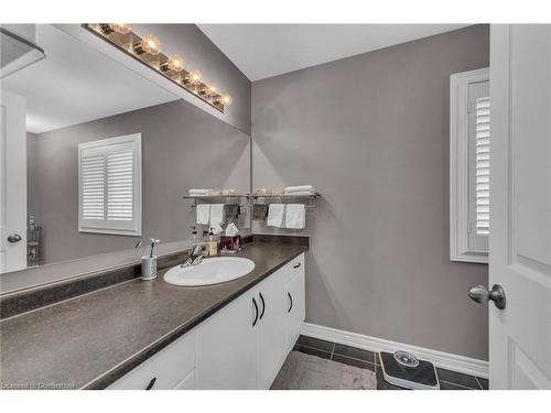 211 Vinton Road, Ancaster, ON - Indoor Photo Showing Bathroom