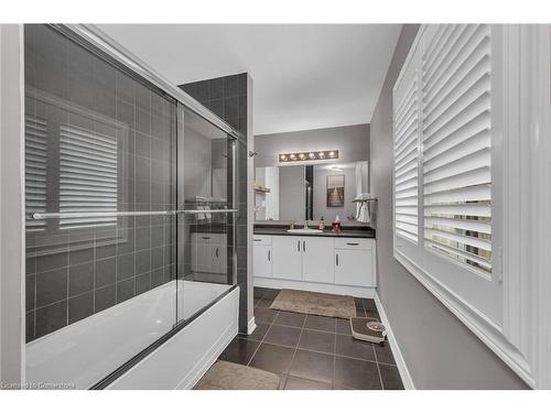 211 Vinton Road, Ancaster, ON - Indoor Photo Showing Bathroom