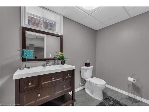 211 Vinton Road, Ancaster, ON - Indoor Photo Showing Bathroom