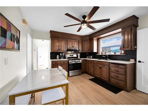 8 Lampton Place, Hamilton, ON - Indoor Photo Showing Kitchen