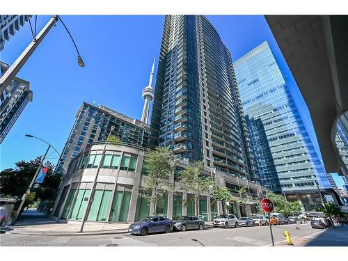 709-30 Grand Trunk Crescent, Toronto, ON - Outdoor With Facade