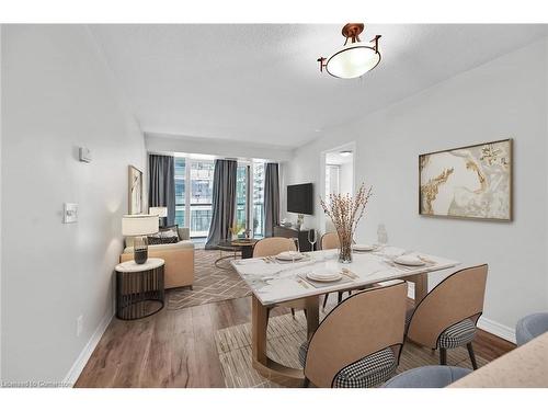 709-30 Grand Trunk Crescent, Toronto, ON - Indoor Photo Showing Dining Room