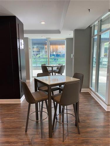 709-30 Grand Trunk Crescent, Toronto, ON - Indoor Photo Showing Dining Room