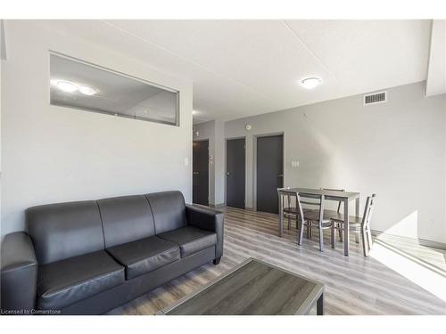 312-275 Larch Street, Waterloo, ON - Indoor Photo Showing Living Room