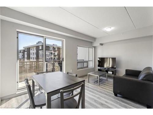 312-275 Larch Street, Waterloo, ON - Indoor Photo Showing Living Room