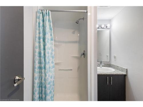 312-275 Larch Street, Waterloo, ON - Indoor Photo Showing Bathroom