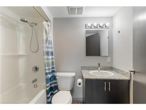 312-275 Larch Street, Waterloo, ON - Indoor Photo Showing Bathroom