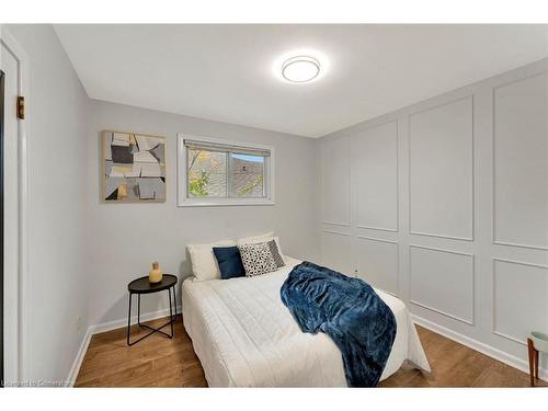 82 Warren Avenue, Hamilton, ON - Indoor Photo Showing Bedroom