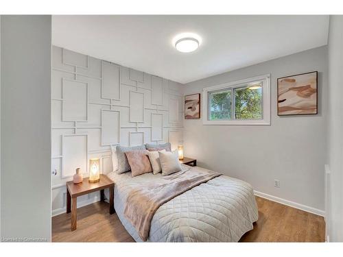 82 Warren Avenue, Hamilton, ON - Indoor Photo Showing Bedroom