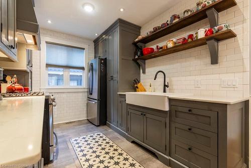 952 Montclair Avenue, Hamilton, ON - Indoor Photo Showing Kitchen