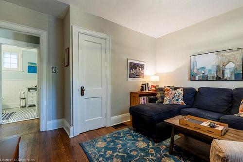 952 Montclair Avenue, Hamilton, ON - Indoor Photo Showing Living Room