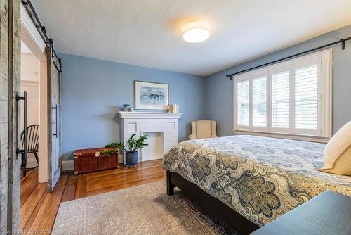 952 Montclair Avenue, Hamilton, ON - Indoor Photo Showing Bedroom