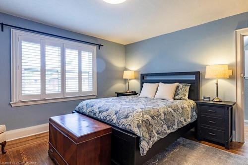 952 Montclair Avenue, Hamilton, ON - Indoor Photo Showing Bedroom