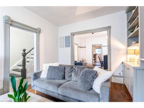 176 Wilson Street, Hamilton, ON - Indoor Photo Showing Living Room