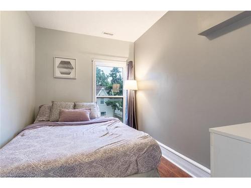 176 Wilson Street, Hamilton, ON - Indoor Photo Showing Bedroom