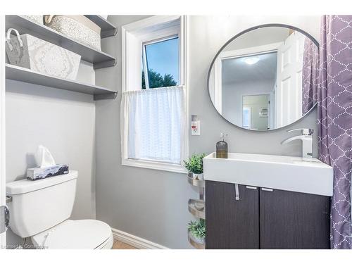 176 Wilson Street, Hamilton, ON - Indoor Photo Showing Bathroom