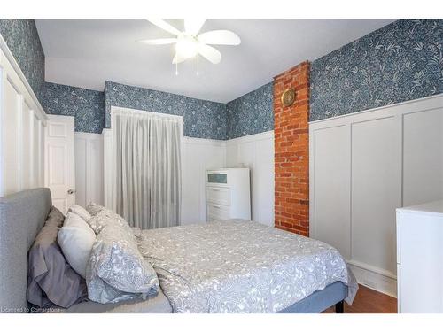 176 Wilson Street, Hamilton, ON - Indoor Photo Showing Bedroom