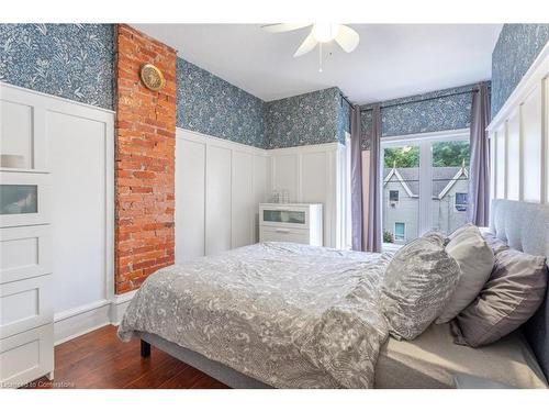 176 Wilson Street, Hamilton, ON - Indoor Photo Showing Bedroom