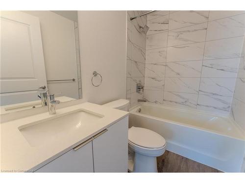 907-8 Hughson Street N, Hamilton, ON - Indoor Photo Showing Bathroom