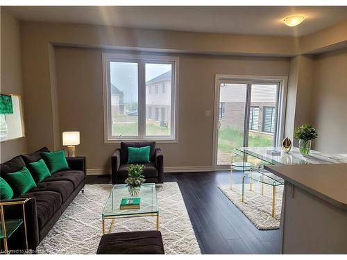 35 Mia Drive, Hamilton, ON - Indoor Photo Showing Living Room