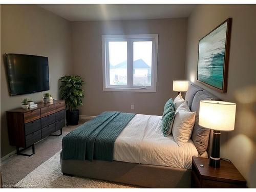 35 Mia Drive, Hamilton, ON - Indoor Photo Showing Bedroom