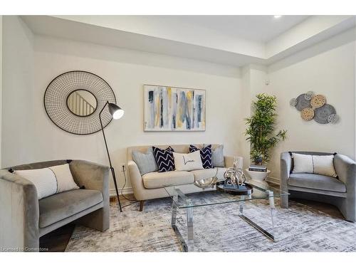 16-527 Shaver Road, Ancaster, ON - Indoor Photo Showing Living Room