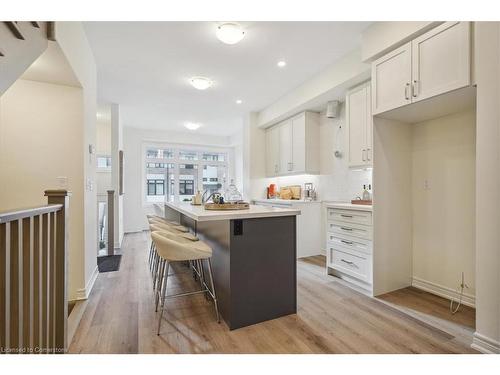 16-527 Shaver Road, Ancaster, ON - Indoor Photo Showing Kitchen With Upgraded Kitchen