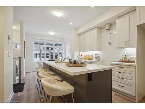 16-527 Shaver Road, Ancaster, ON - Indoor Photo Showing Kitchen With Upgraded Kitchen