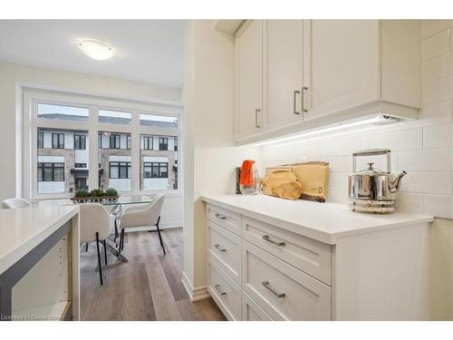 16-527 Shaver Road, Ancaster, ON - Indoor Photo Showing Kitchen