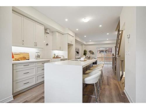 16-527 Shaver Road, Ancaster, ON - Indoor Photo Showing Kitchen With Upgraded Kitchen