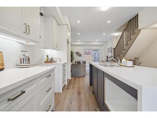 16-527 Shaver Road, Ancaster, ON - Indoor Photo Showing Kitchen With Double Sink With Upgraded Kitchen