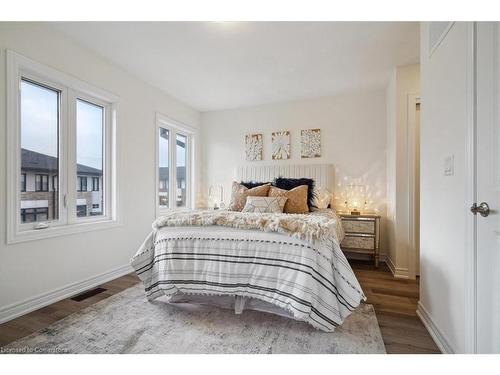 16-527 Shaver Road, Ancaster, ON - Indoor Photo Showing Bedroom