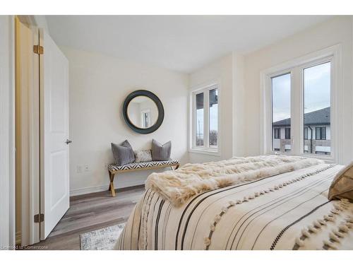 16-527 Shaver Road, Ancaster, ON - Indoor Photo Showing Bedroom