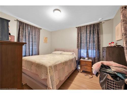 942 Upper Gage Avenue, Hamilton, ON - Indoor Photo Showing Bedroom