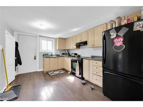 942 Upper Gage Avenue, Hamilton, ON - Indoor Photo Showing Kitchen