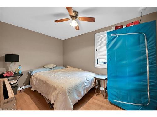 942 Upper Gage Avenue, Hamilton, ON - Indoor Photo Showing Bedroom