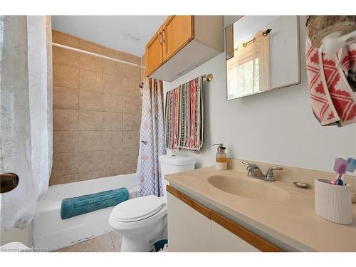 942 Upper Gage Avenue, Hamilton, ON - Indoor Photo Showing Bathroom