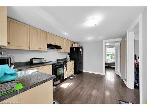 942 Upper Gage Avenue, Hamilton, ON - Indoor Photo Showing Kitchen