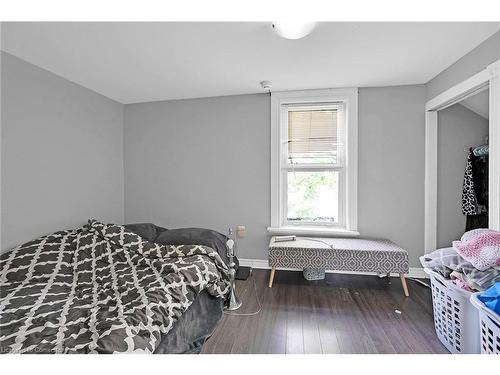 942 Upper Gage Avenue, Hamilton, ON - Indoor Photo Showing Bedroom