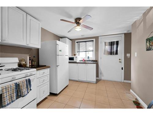 942 Upper Gage Avenue, Hamilton, ON - Indoor Photo Showing Kitchen