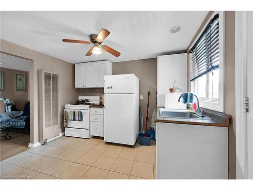 942 Upper Gage Avenue, Hamilton, ON - Indoor Photo Showing Kitchen