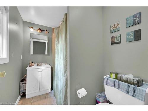 942 Upper Gage Avenue, Hamilton, ON - Indoor Photo Showing Bathroom