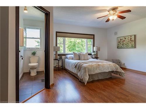 25 Ridge Road E, Grimsby, ON - Indoor Photo Showing Bedroom