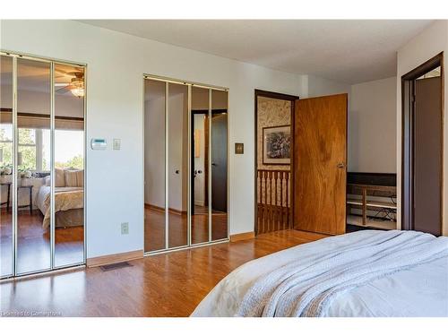 25 Ridge Road E, Grimsby, ON - Indoor Photo Showing Bedroom