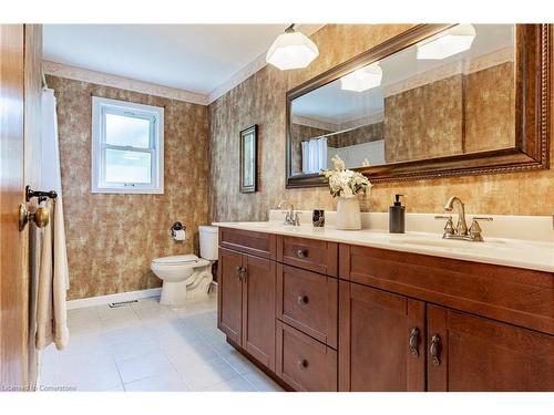 25 Ridge Road E, Grimsby, ON - Indoor Photo Showing Bathroom