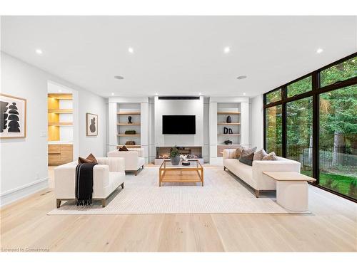 109 Reding Road, Ancaster, ON - Indoor Photo Showing Living Room