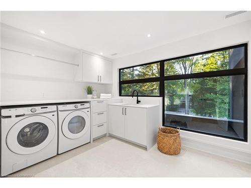 109 Reding Road, Ancaster, ON - Indoor Photo Showing Laundry Room